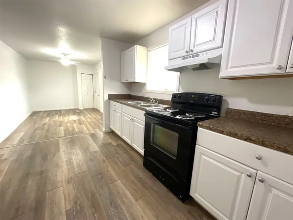 $1,050 | 5523 Avenue O 1/2, Unit SOUTH, Galveston, TX 77551