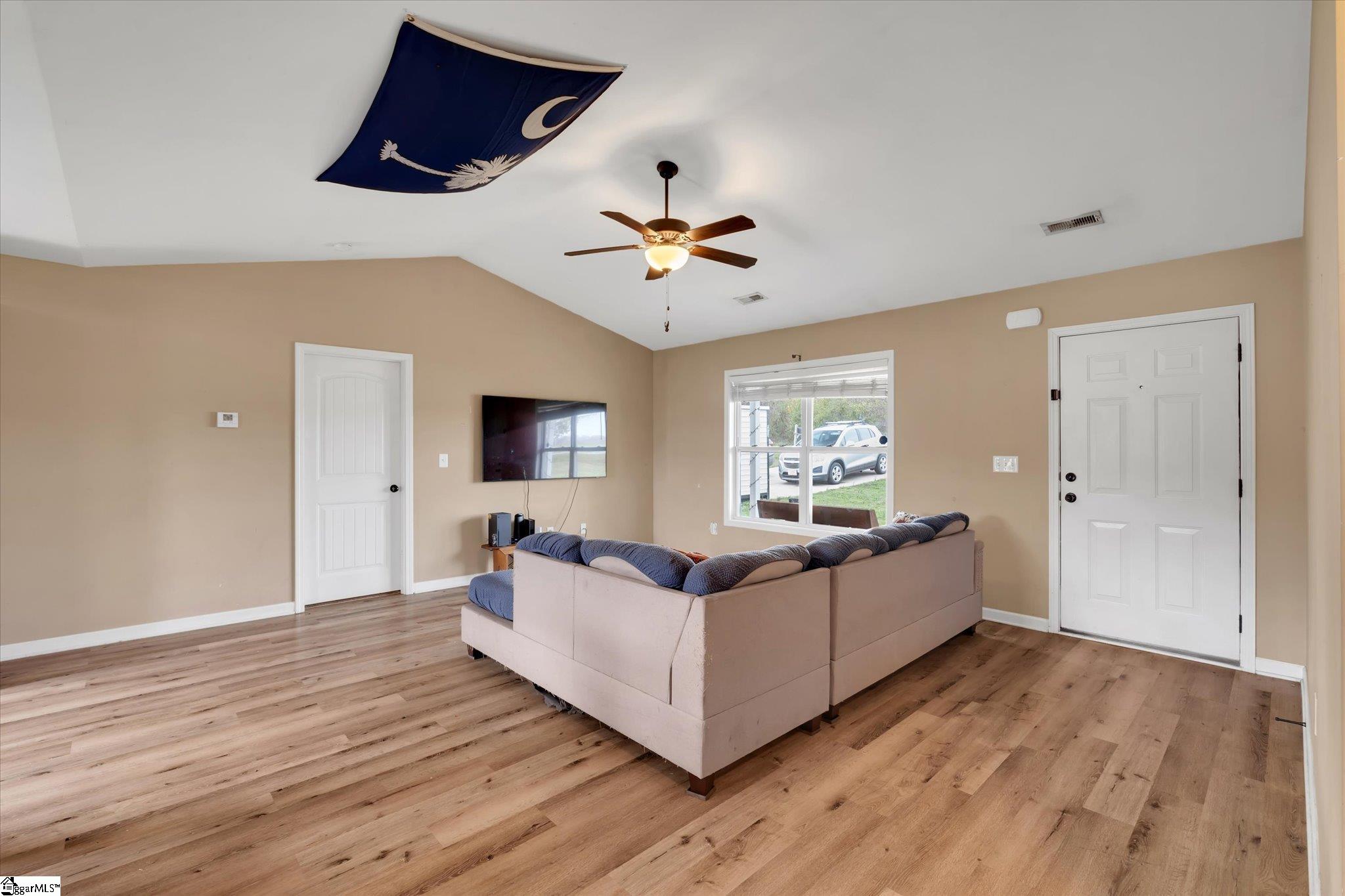318 North Green River Road Gaffney, SC 29341 - Photo 4 of 20