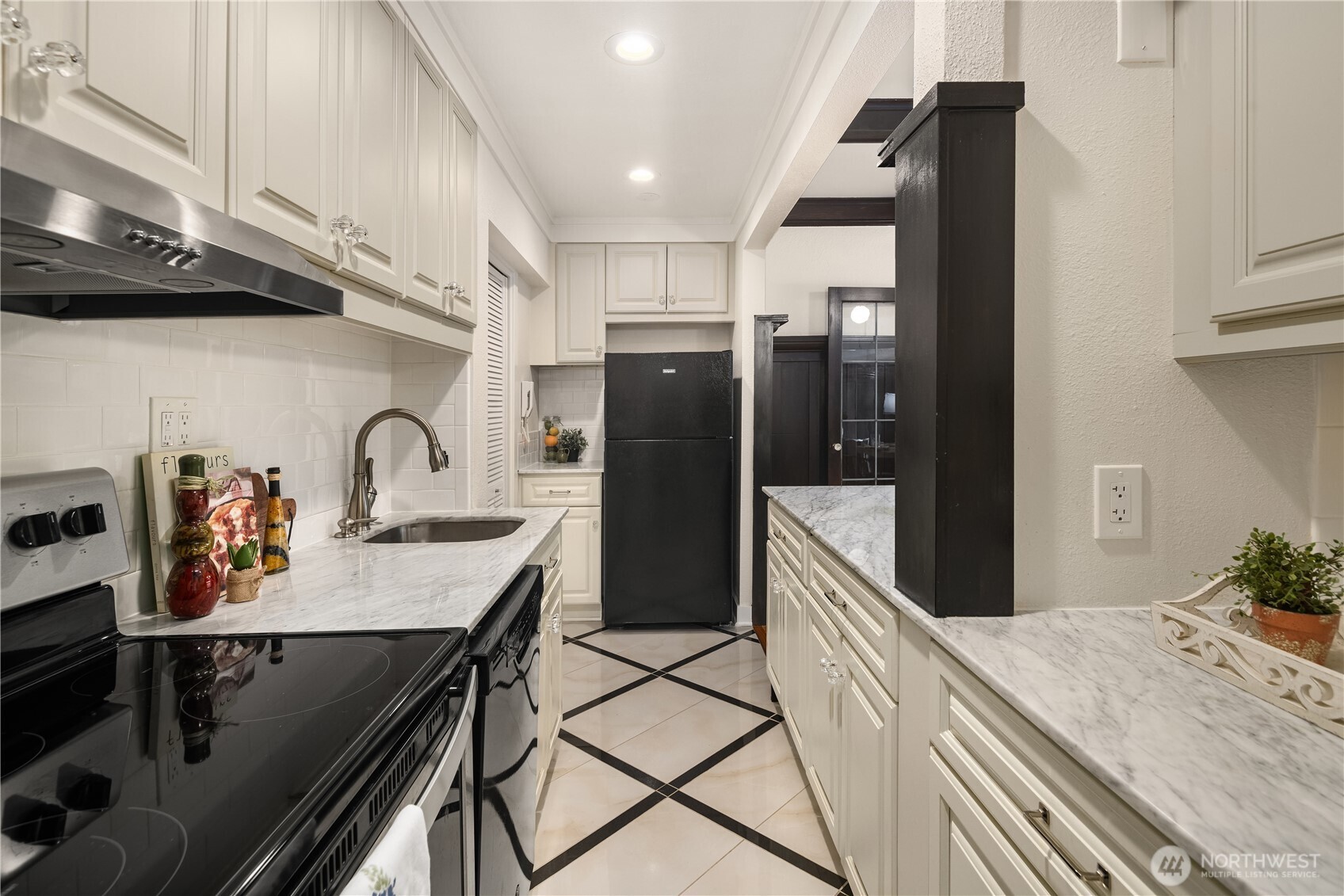904 East Miller Street, Unit 2 Seattle, WA 98102 - Photo 11 of 20