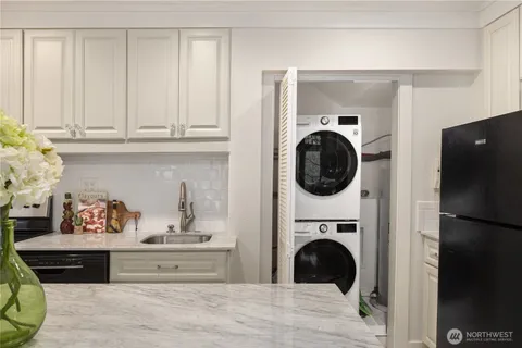 $555,000 | 904 East Miller Street, Unit 2, Seattle, WA 98102