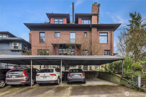 $555,000 | 904 East Miller Street, Unit 2, Seattle, WA 98102