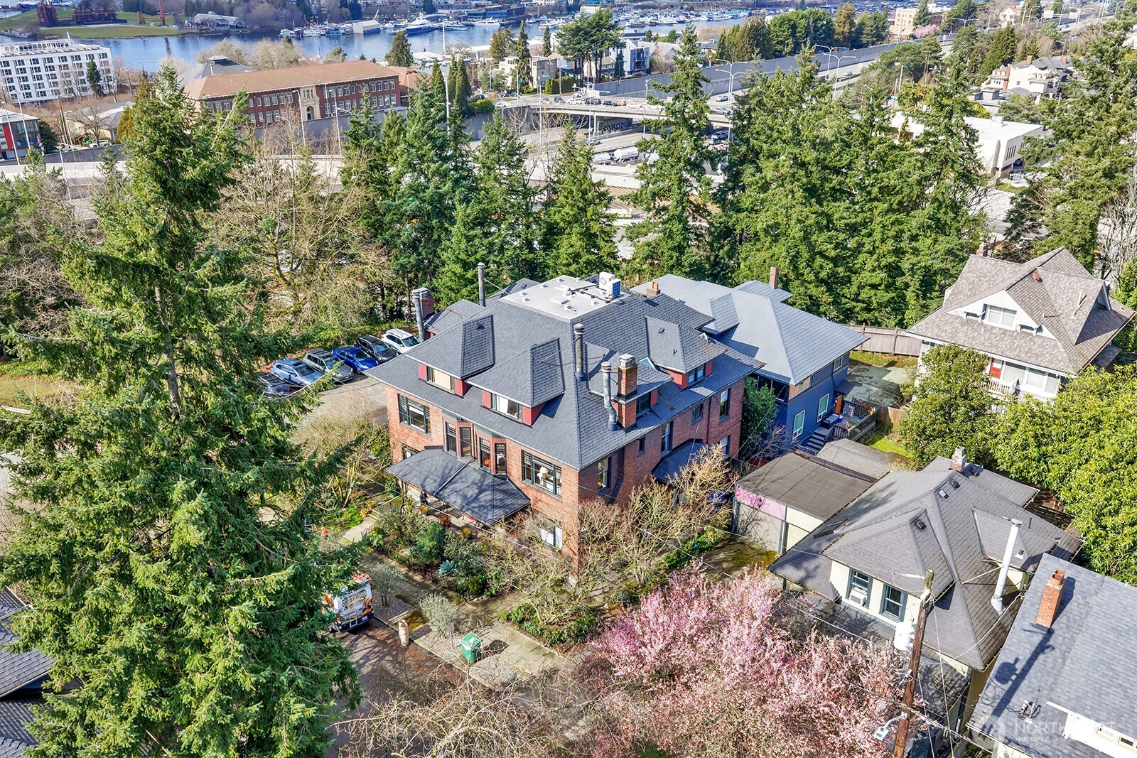 904 East Miller Street, Unit 2 Seattle, WA 98102 - Photo 2 of 20