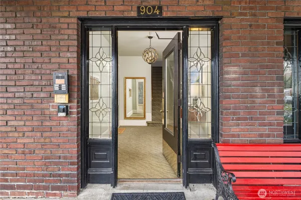 $555,000 | 904 East Miller Street, Unit 2, Seattle, WA 98102