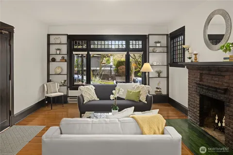 $555,000 | 904 East Miller Street, Unit 2, Seattle, WA 98102