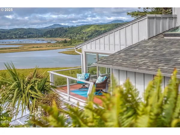 $750,000 | 30 Bluffs Lane, Gleneden Beach, OR 97388