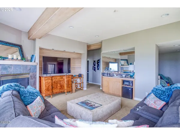 $750,000 | 30 Bluffs Lane, Gleneden Beach, OR 97388