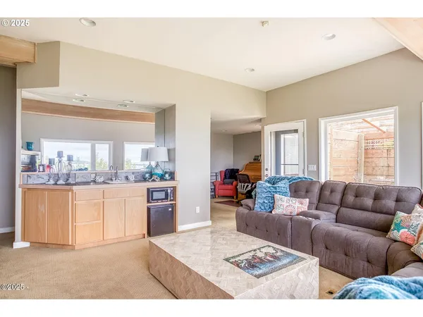 $750,000 | 30 Bluffs Lane, Gleneden Beach, OR 97388
