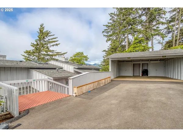 $750,000 | 30 Bluffs Lane, Gleneden Beach, OR 97388
