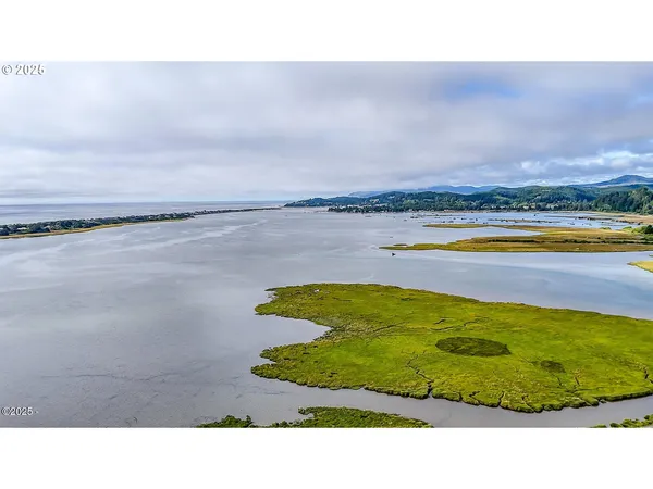 $750,000 | 30 Bluffs Lane, Gleneden Beach, OR 97388