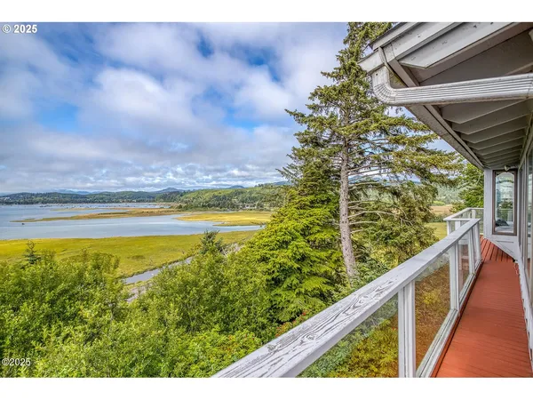 $750,000 | 30 Bluffs Lane, Gleneden Beach, OR 97388