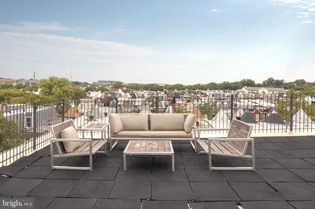 a picture of city view