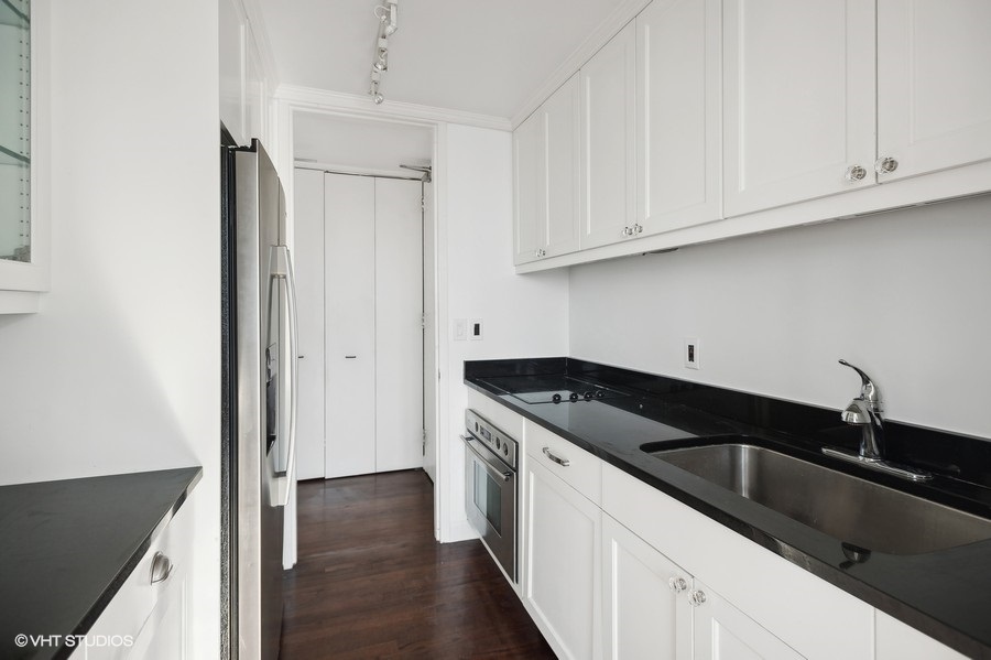 655 West Irving Park Road, Unit 2616 Chicago, IL 60613 - Photo 6 of 18