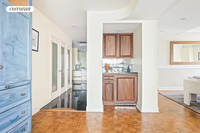 $1,750,000 | 180 East End Avenue, Unit 18B | Upper East Side