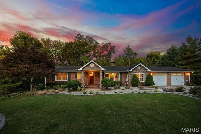 $447,500 | 671 Glen Crossing Road, Glen Carbon, IL 62034