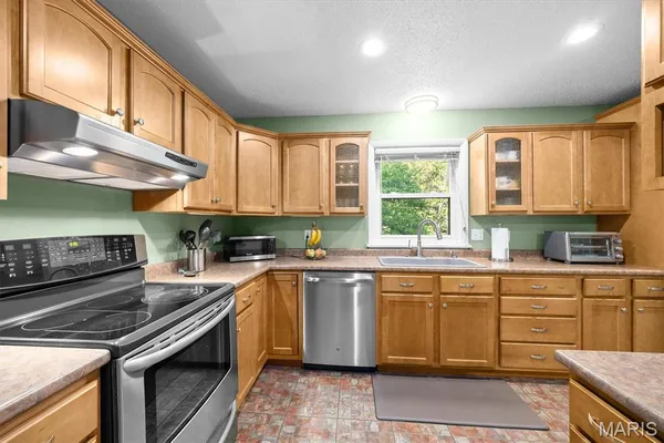 $429,900 | 671 Glen Crossing Road, Glen Carbon, IL 62034