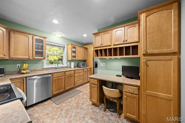 $447,500 | 671 Glen Crossing Road, Glen Carbon, IL 62034