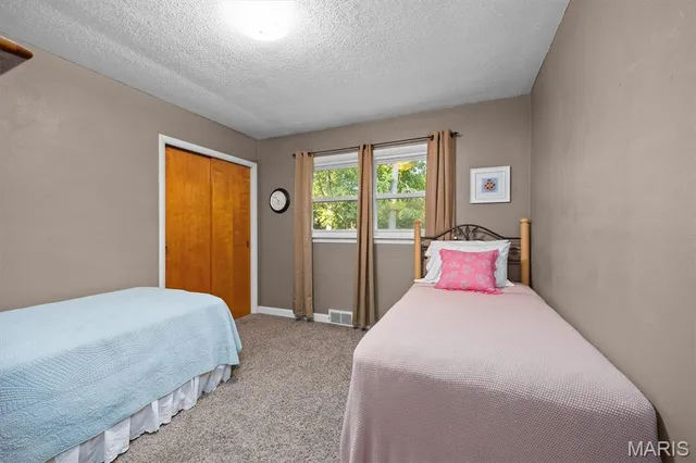 $447,500 | 671 Glen Crossing Road, Glen Carbon, IL 62034