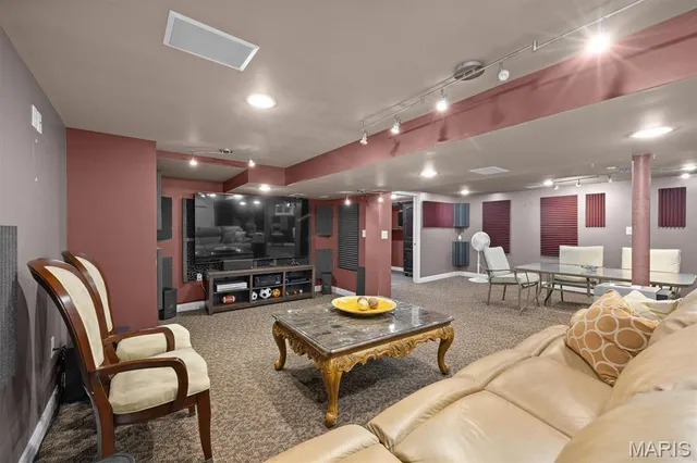 $447,500 | 671 Glen Crossing Road, Glen Carbon, IL 62034