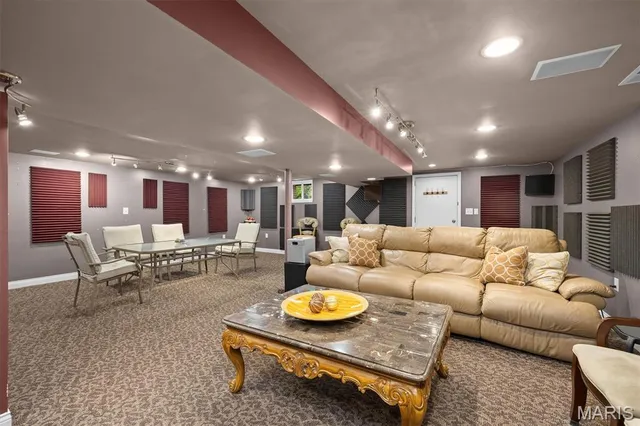 $447,500 | 671 Glen Crossing Road, Glen Carbon, IL 62034