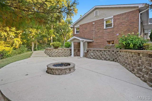 $447,500 | 671 Glen Crossing Road, Glen Carbon, IL 62034