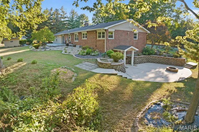 $447,500 | 671 Glen Crossing Road, Glen Carbon, IL 62034