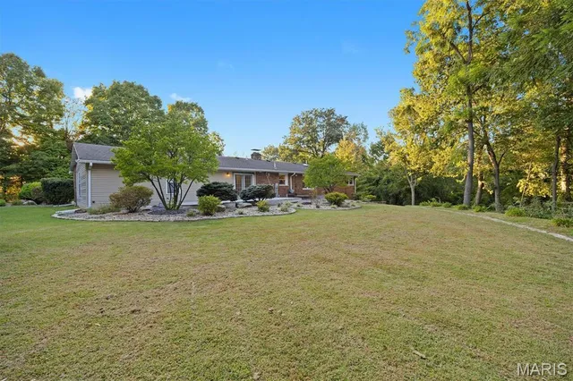 $447,500 | 671 Glen Crossing Road, Glen Carbon, IL 62034