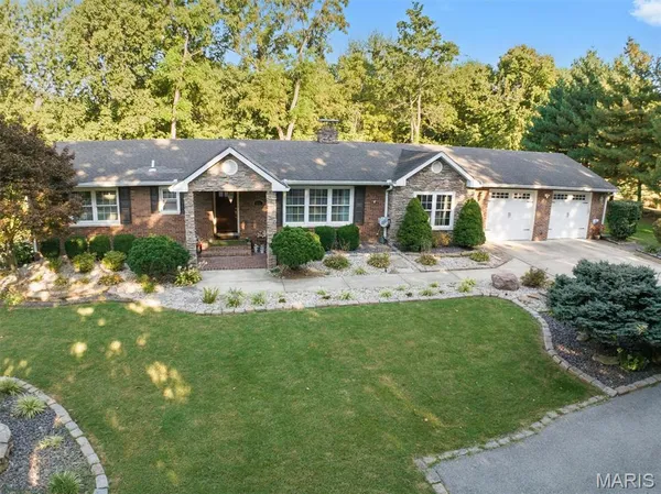 $429,900 | 671 Glen Crossing Road, Glen Carbon, IL 62034
