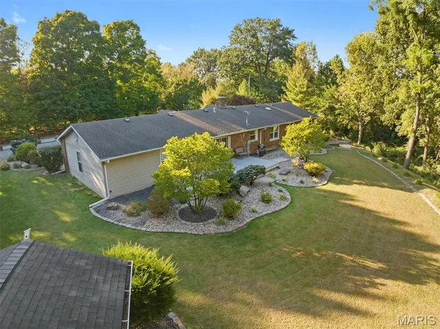 $447,500 | 671 Glen Crossing Road, Glen Carbon, IL 62034