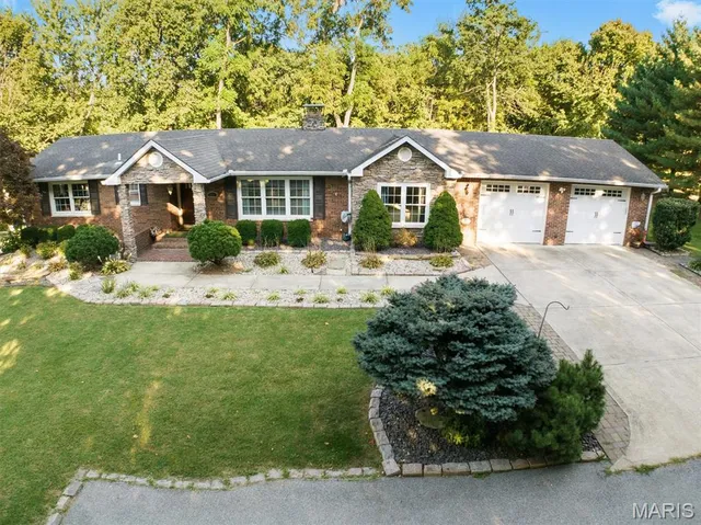 $447,500 | 671 Glen Crossing Road, Glen Carbon, IL 62034