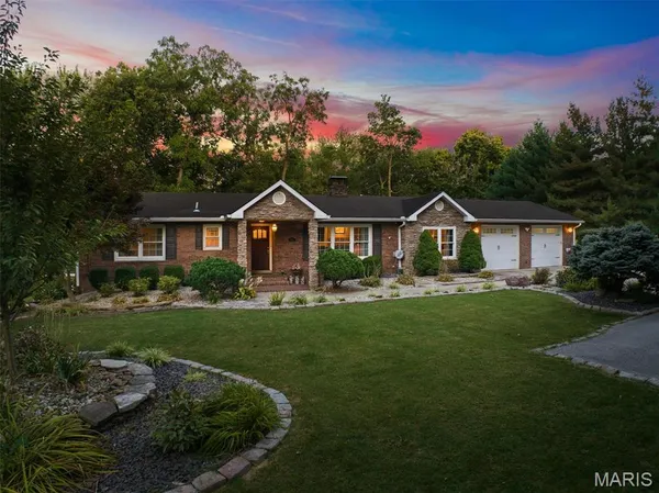 $429,900 | 671 Glen Crossing Road, Glen Carbon, IL 62034