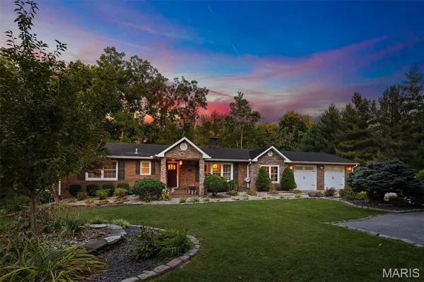 $429,900 | 671 Glen Crossing Road, Glen Carbon, IL 62034