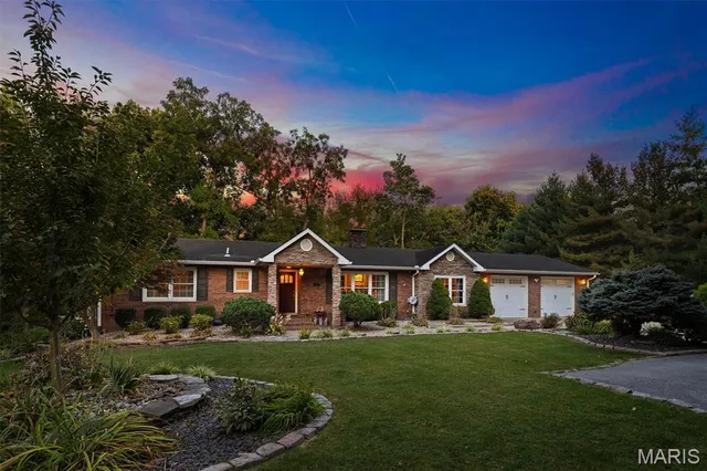 $447,500 | 671 Glen Crossing Road, Glen Carbon, IL 62034