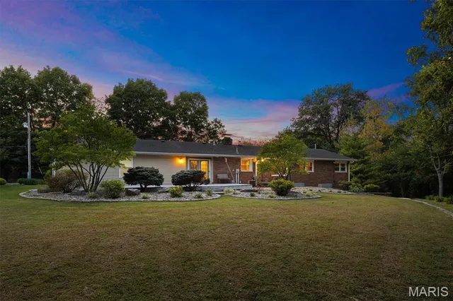 $447,500 | 671 Glen Crossing Road, Glen Carbon, IL 62034