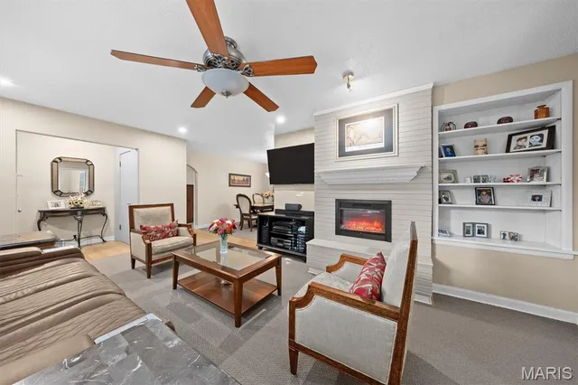 $447,500 | 671 Glen Crossing Road, Glen Carbon, IL 62034