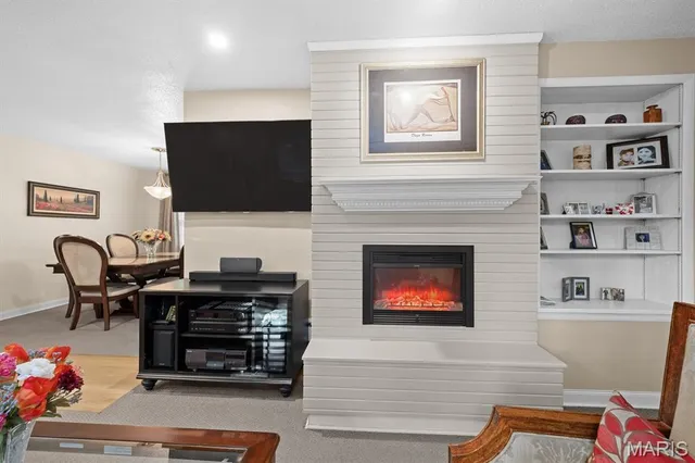 $447,500 | 671 Glen Crossing Road, Glen Carbon, IL 62034