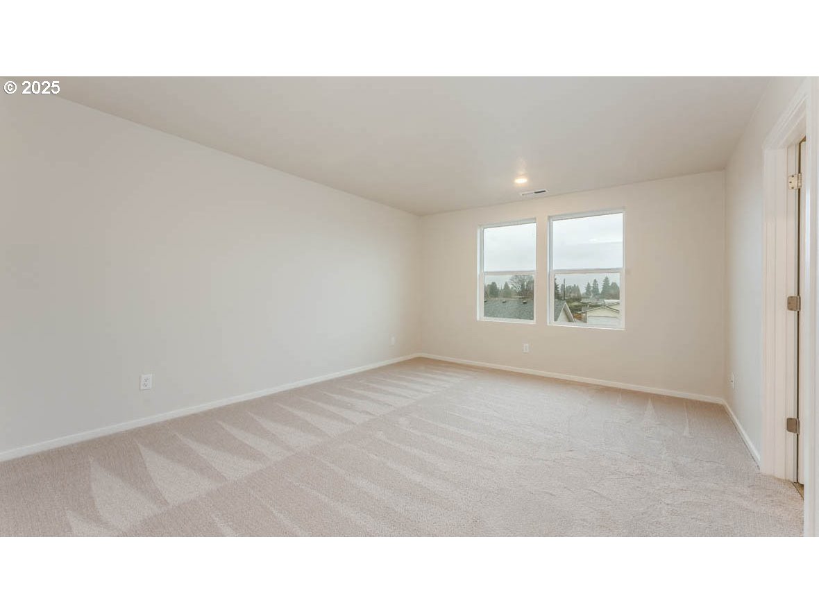 2975 T Street Springfield, OR 97477 - Photo 21 of 28 a open hall with a window