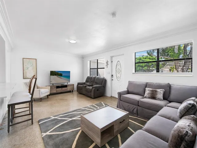 $4,500 | 413 Northeast 25th Avenue, Pompano Beach, FL 33062