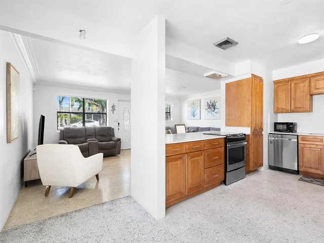 $4,500 | 413 Northeast 25th Avenue, Pompano Beach, FL 33062