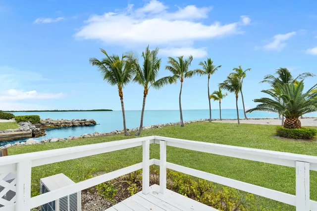 $3,900,000 | 76 Ocean Drive, Key Largo, FL 33037