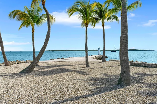 $3,900,000 | 76 Ocean Drive, Key Largo, FL 33037
