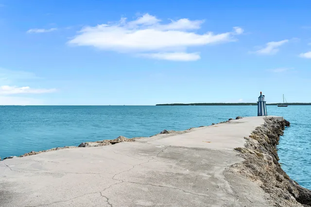 $3,900,000 | 76 Ocean Drive, Key Largo, FL 33037