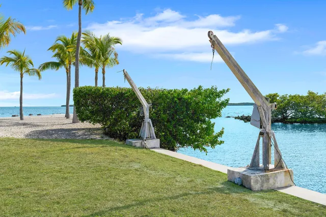 $3,900,000 | 76 Ocean Drive, Key Largo, FL 33037