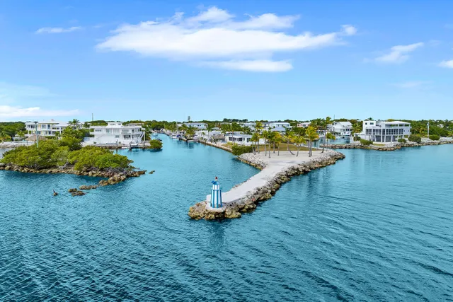 $3,900,000 | 76 Ocean Drive, Key Largo, FL 33037