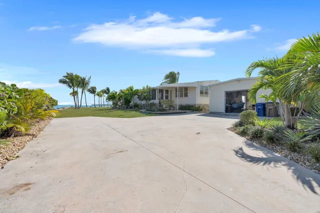 $3,900,000 | 76 Ocean Drive, Key Largo, FL 33037