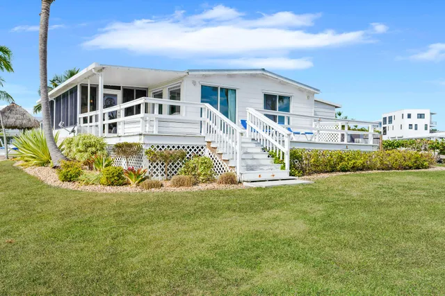 $3,900,000 | 76 Ocean Drive, Key Largo, FL 33037