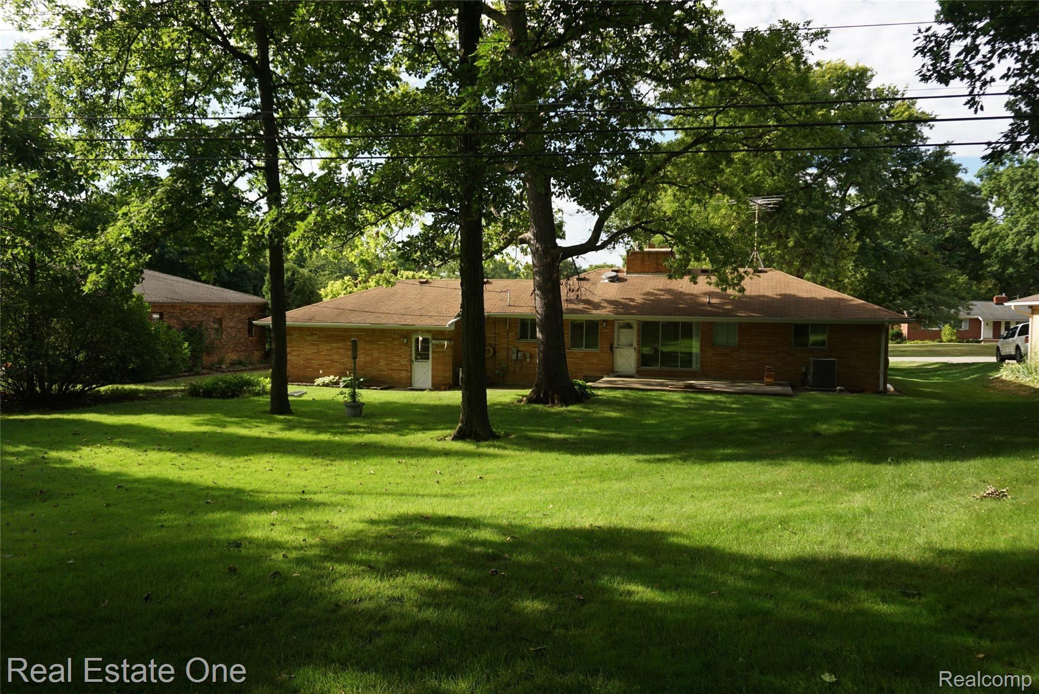 200 Windsor Road Rochester, MI 48307 - Photo 5 of 25 DSC00465.JPG