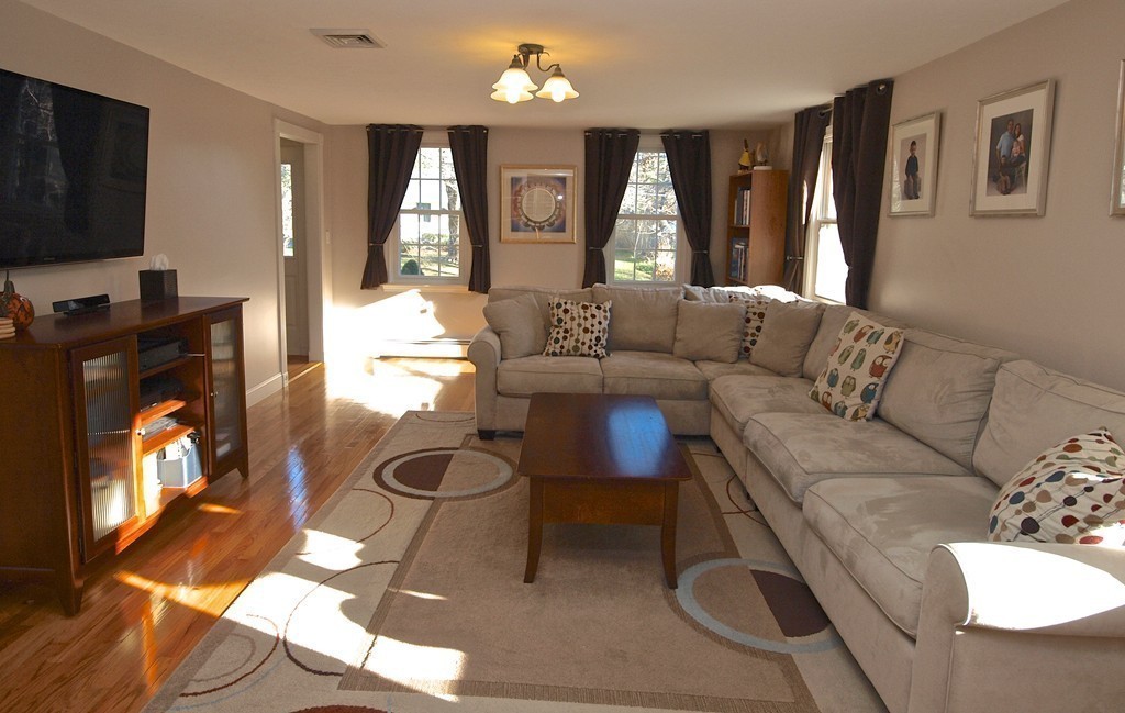 137 Beechnut Road Westwood, MA 02090 - Photo 8 of 30 Gallery Image 8