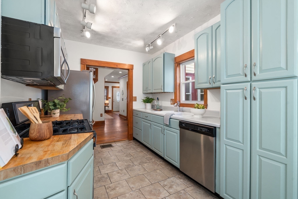 35 Berkeley Street Watertown, MA 02472 - Photo 4 of 19 Gallery Image 4