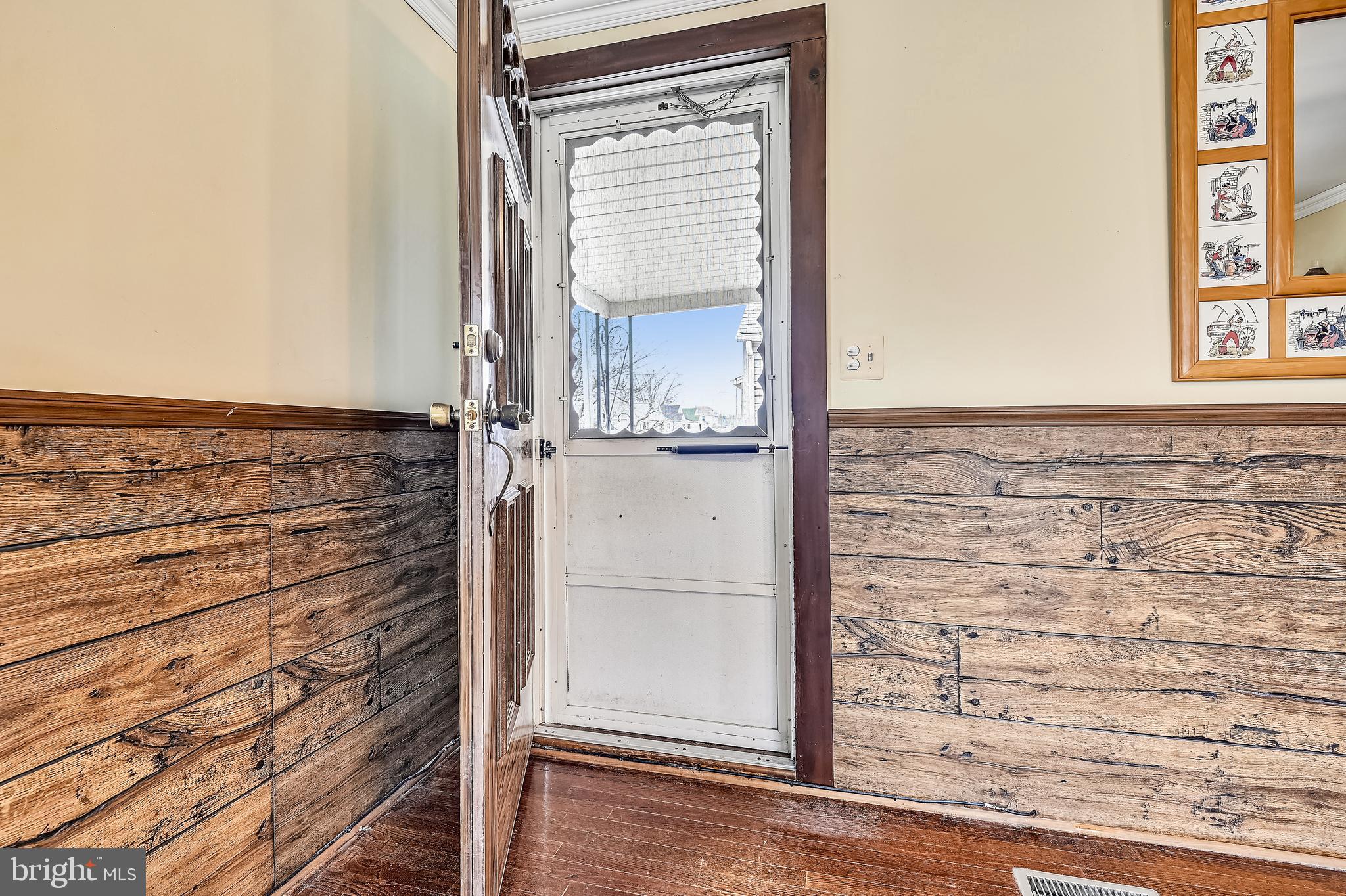 3122 Acton Road Baltimore, MD 21234 - Photo 2 of 30 Living Room Entry