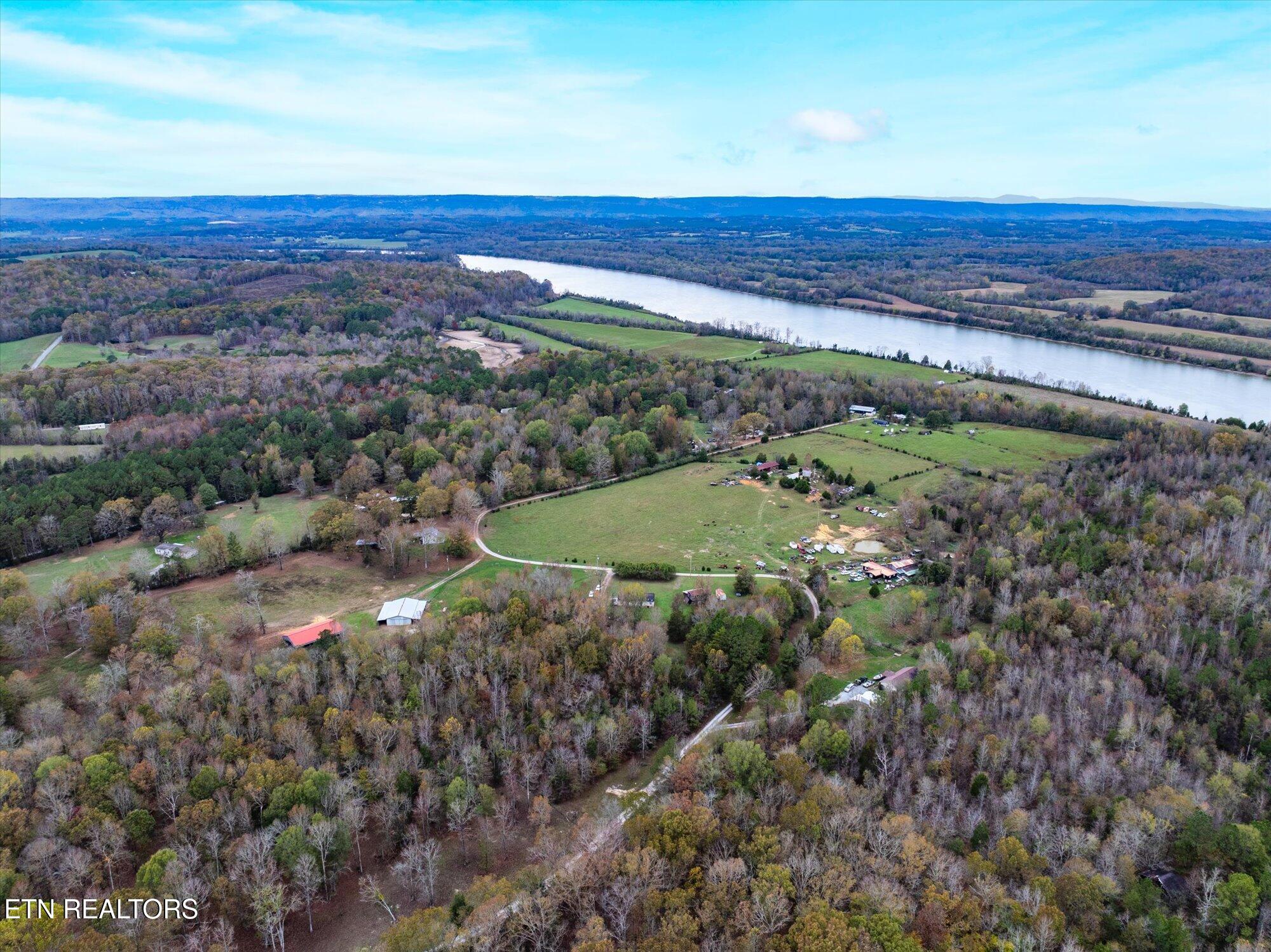 299 Hunter Is Lane Decatur, TN 37322 - Photo 8 of 29 1000028736